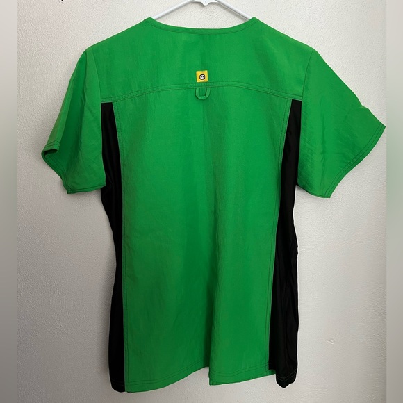 WONDER WINK Scrub Tops Green and Black plus Blue Patterned Women's Size M 2 TOPS - Picture 7 of 13